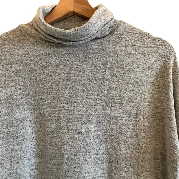 ABERCROMBIE and Fitch Long Sleeve Turtleneck S - Picture 3 of 4